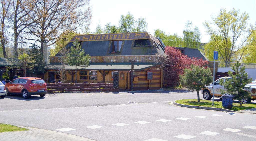 Restaurant A Penzion Steak Station Pardubice Ngoại thất bức ảnh